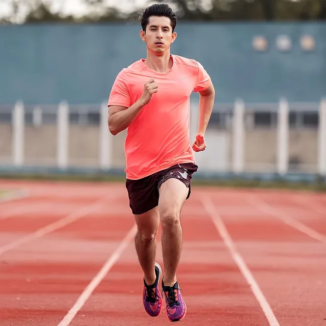 man, athletic, run, person, model, fitness, sports, body, atletismo, pista y campo, deporte, campo, correr, competencia, corriendo, atletas, estadio, ejercicio, influencer, atleta, deportivo, al aire libre